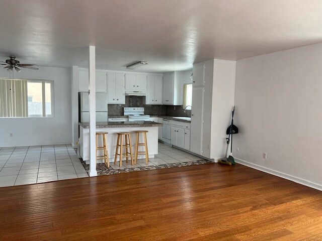 Another angle, living room looking into kitchen - 3800 Kendall St