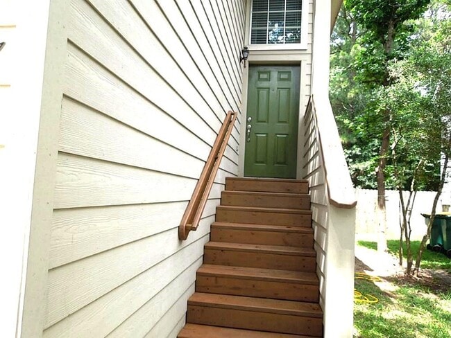 Building Photo - 147 N Villa Oaks Dr
