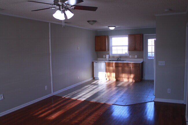 Hardwood floor and tile, open floorplan - 1685 Sails Way