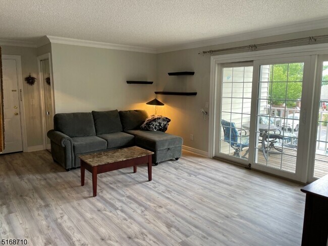 Building Photo - 888 Tuliptree Ct