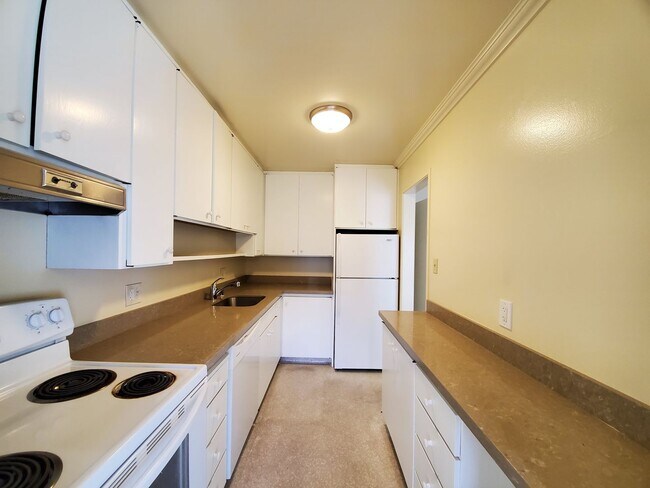 Foto del edificio - Southern Facing  1bd/ 1 bth apartment!