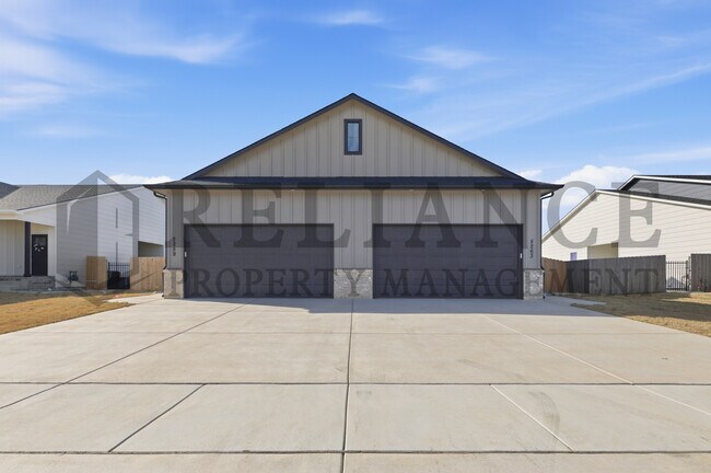 Foto del edificio - 5259 N Pinecrest Ct