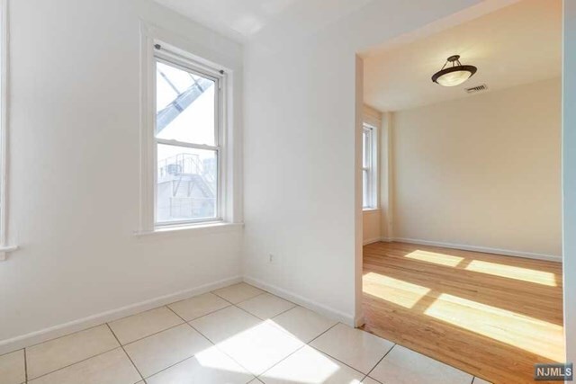 Building Photo - 46 E Palisade Ave