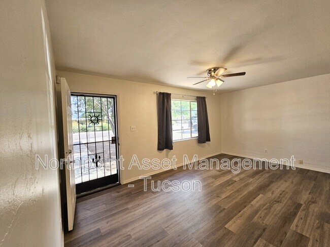 Foto del edificio - 4608 E 24th St