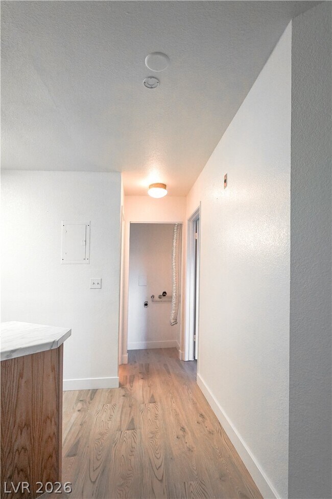 Building Photo - 510 Elm Dr