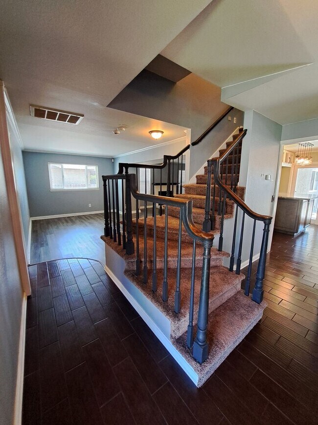 Building Photo - Luxurious, Stylish, and Spacious