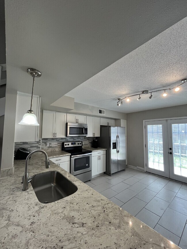Building Photo - 420 Bristol Cove Rd