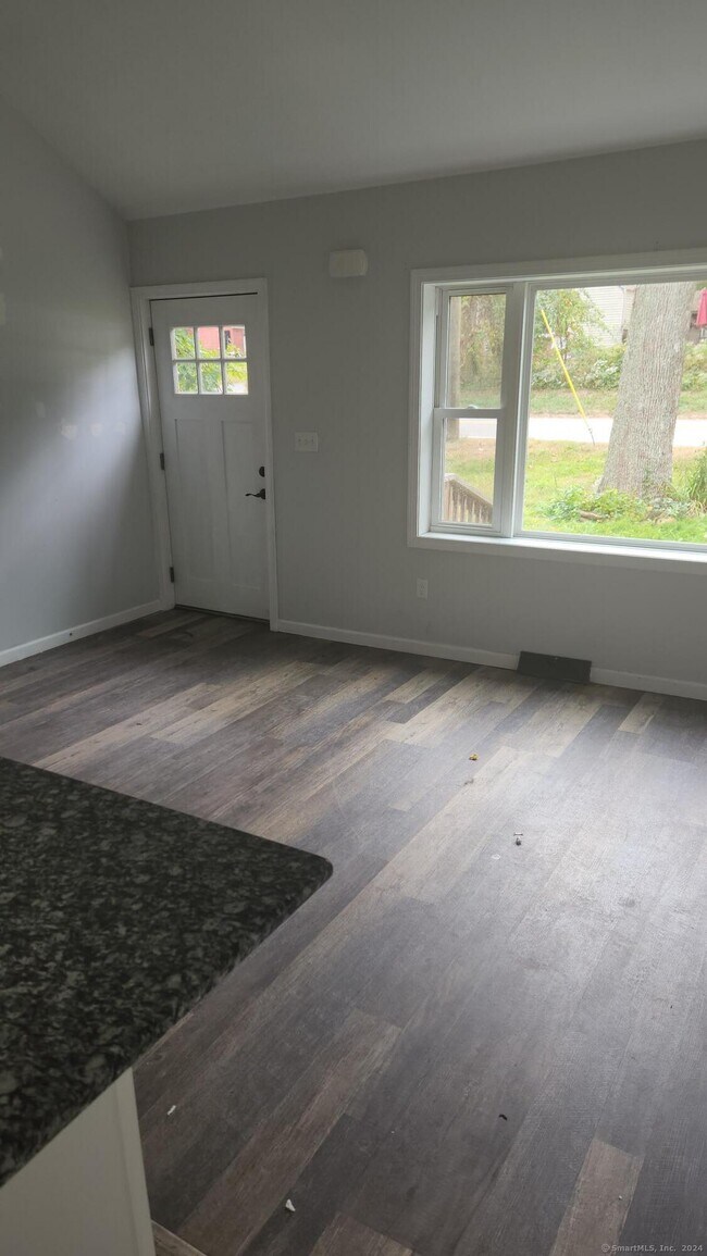 Building Photo - 2544 Main St