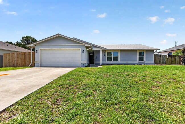 Building Photo - 756 SW Ancona Rd