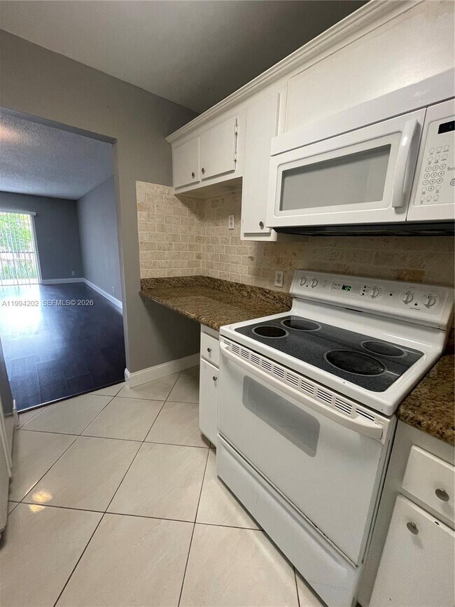 Foto del edificio - 5961 N Falls Cir Dr