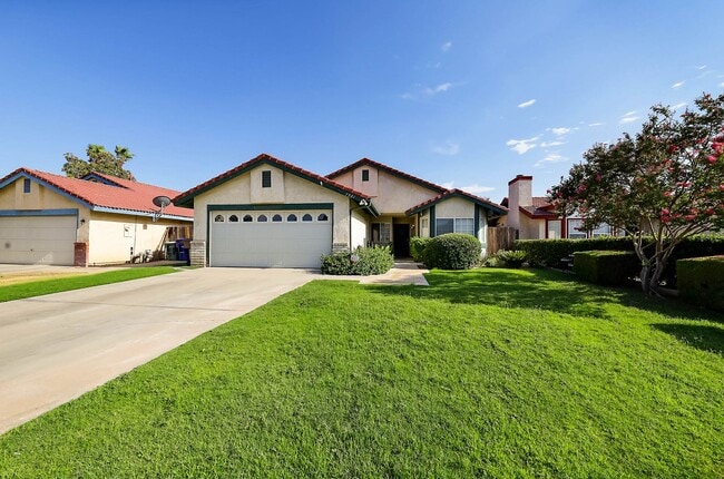 Building Photo - 3 Bedrooms with an office in Southwest Bakersfield!!