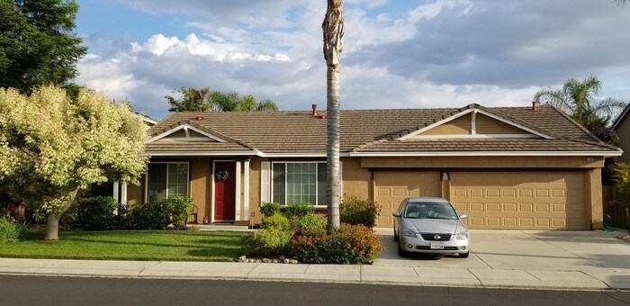 Foto principal - 1948 E Basil Dr