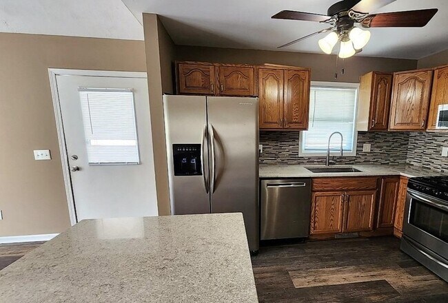 Foto del edificio - 4717 Willow Dr