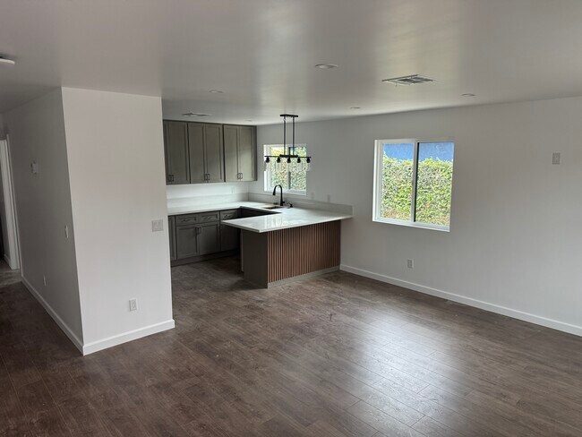 Foto del edificio - 4210 W 119th St