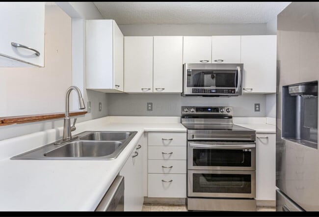 Building Photo - 1784 Ridgebury Dr