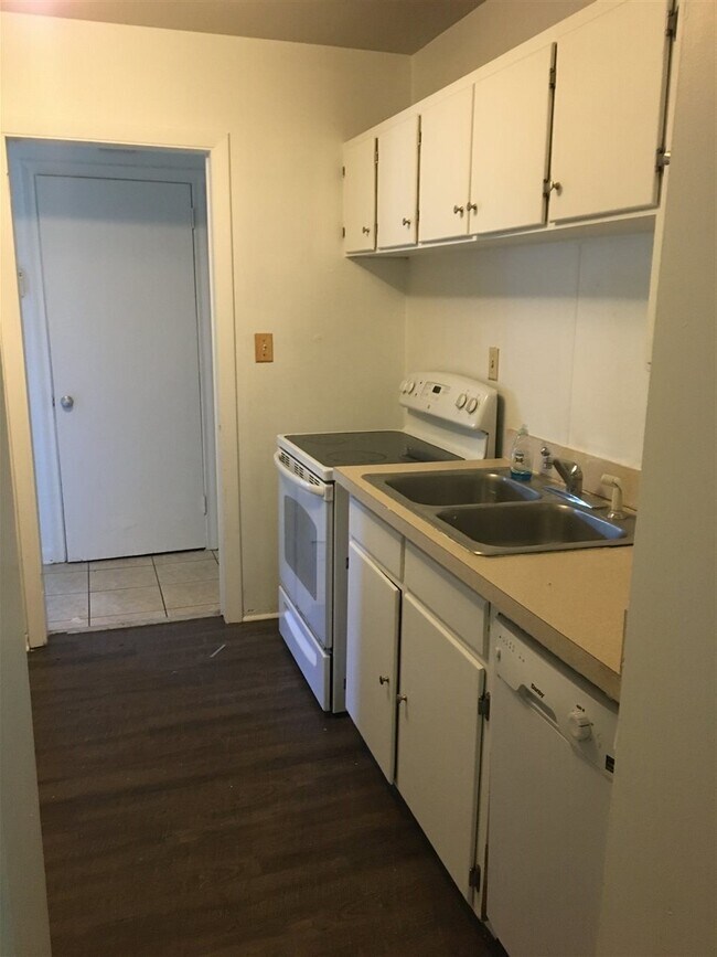 1805 E Indianhead Dr, Tallahassee, FL 32301 House Rental in