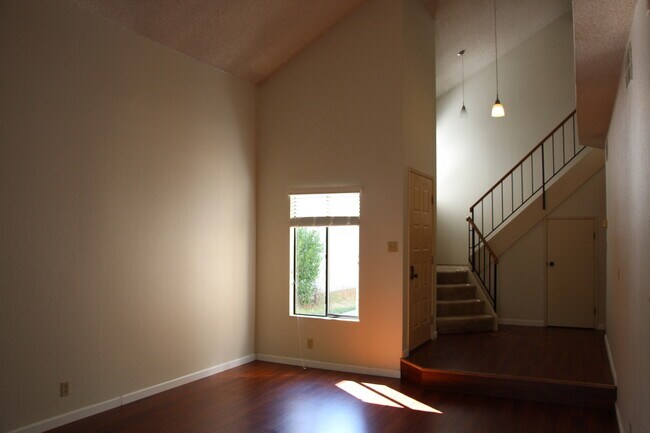Building Photo - Ardenwood Single family 3 bedroom 2.5 bath...