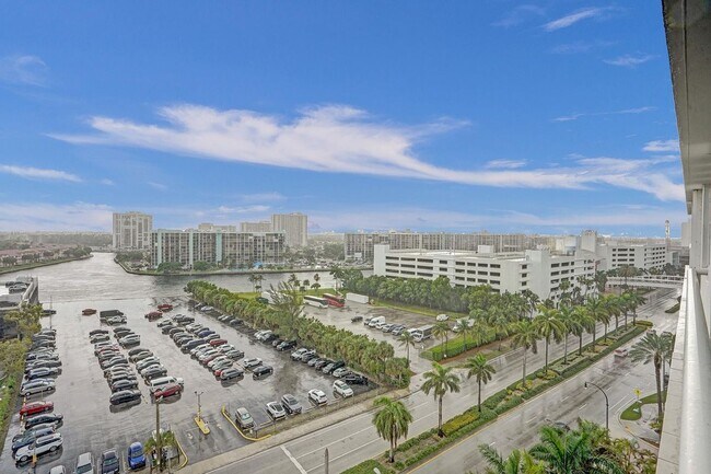 Building Photo - 3725 S Ocean Dr