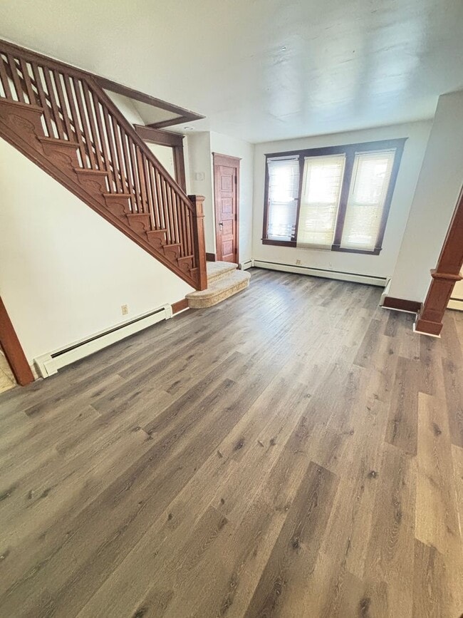 Foto del edificio - Charming Craftsman-Style Split Home – 3 Bedrooms, 1 Bath