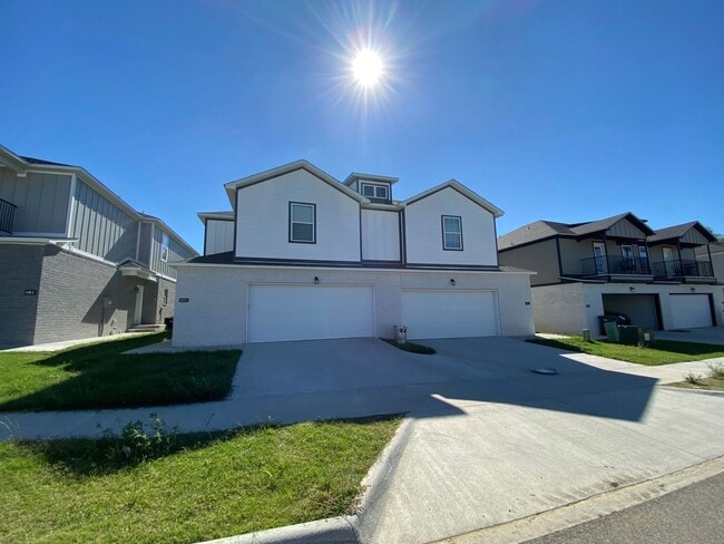 Photo - ARFAY SANTE FE SQUARE 4211 (15%NMA) Apartment