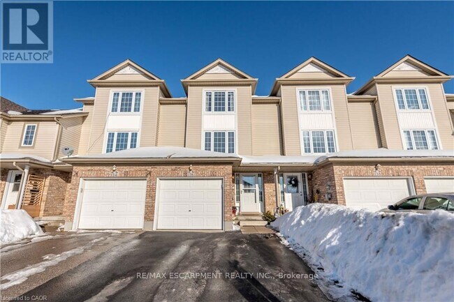 Building Photo - 136 Donnenwerth Dr