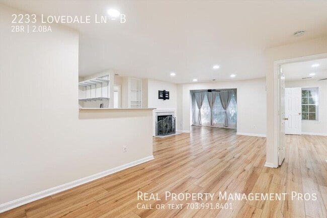 Building Photo - 2233 Lovedale Ln