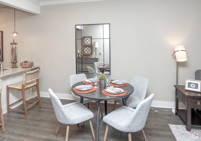 1BR, 1BA - 817 SF - Charlestown on the Monon Apartments