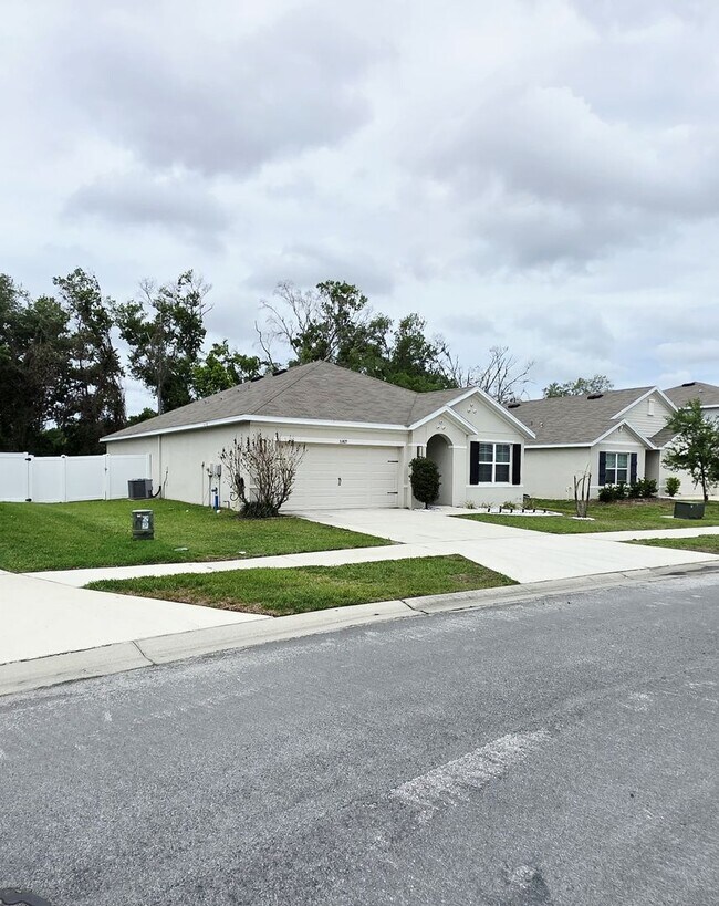 Foto del edificio - Comfort Meets Style | 3Bed/2 Bath Home with Inviting Outdoor Living