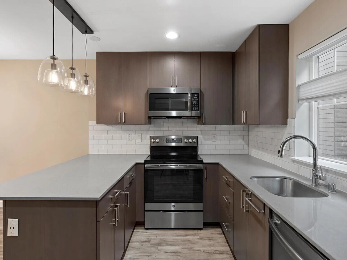Foto principal - 2702 S Andover St