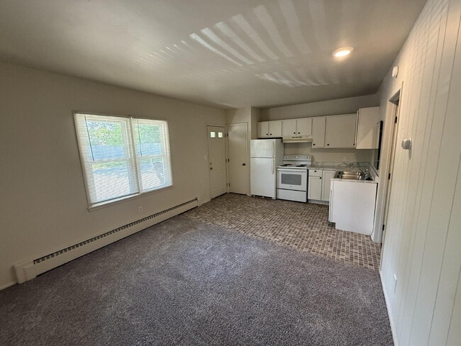 Building Photo - 1Bedroom, Utilities Included!