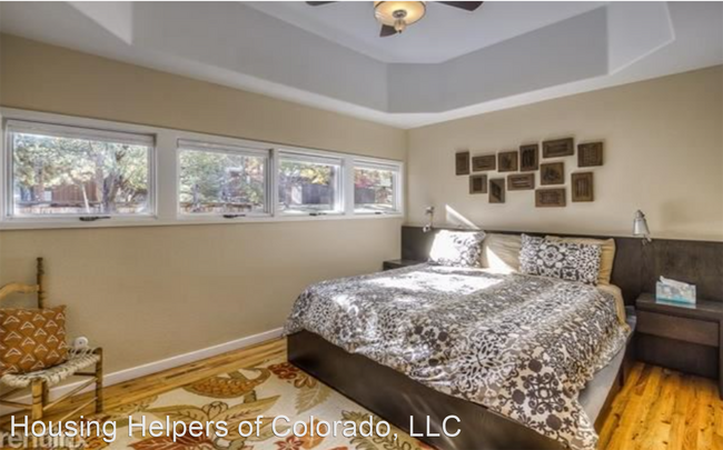 Foto del edificio - 5 br, 3 bath House - 1320 Oak Ct