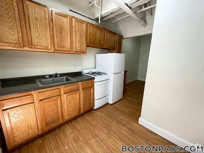 Building Photo - 1185 Boylston St