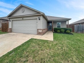 Building Photo - 10201 Hidden Village Dr