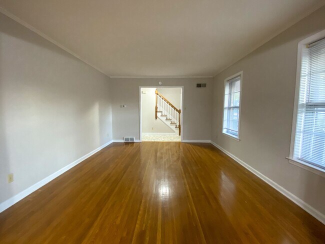 Foto del edificio - 5 bed, 2 bath home in East Memphis near Qu...