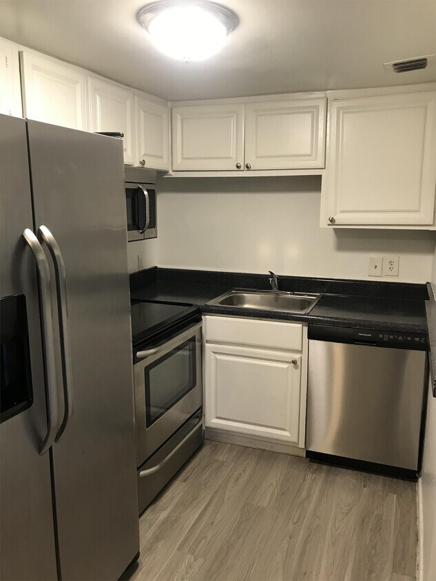 Foto principal - 2501 N Alafaya Trail