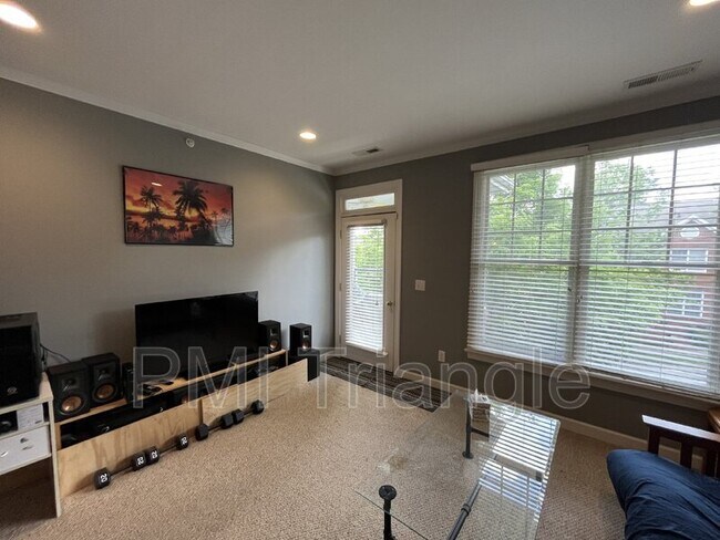 Building Photo - 701 Copperline Dr