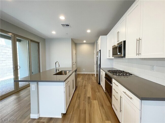 Foto del edificio - 11695 Hamilton Lk Ave