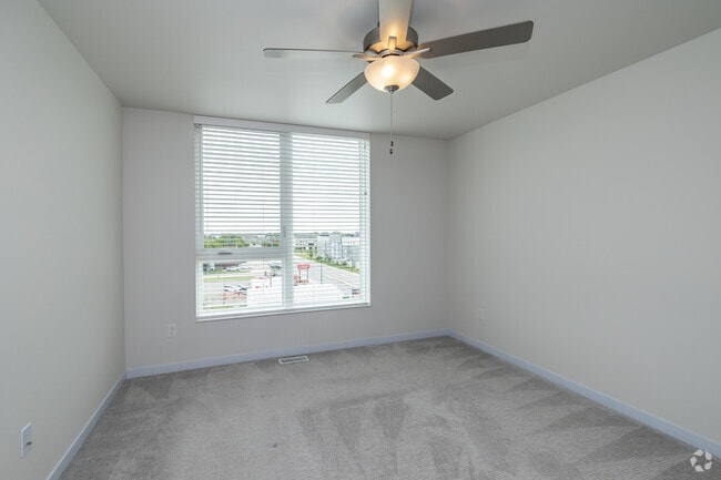 2BA, 2.5BA - 1,392SF - Primary Bedroom - Vanne