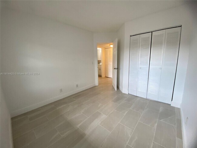 Building Photo - 2750 Forest Hills Blvd