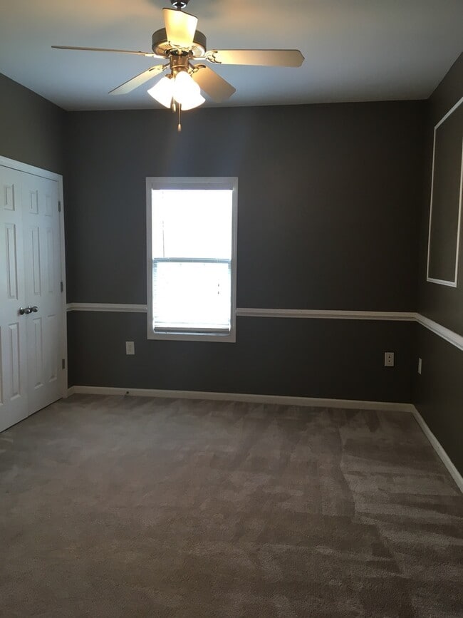 Building Photo - Beautiful 3 Bedroom Condo!