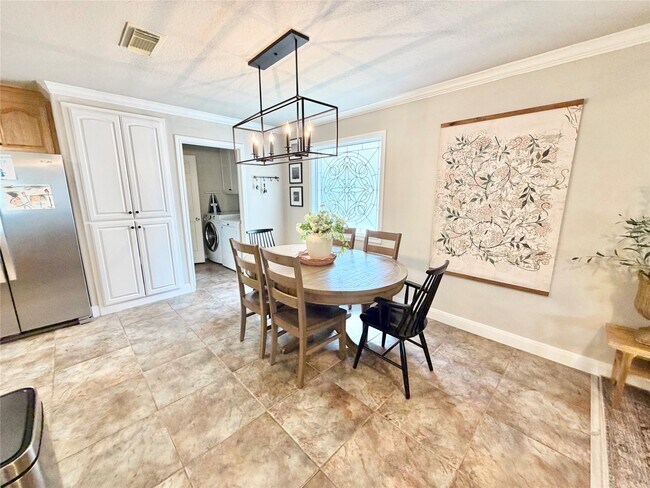 Foto del edificio - 301 Friends Knoll Ln