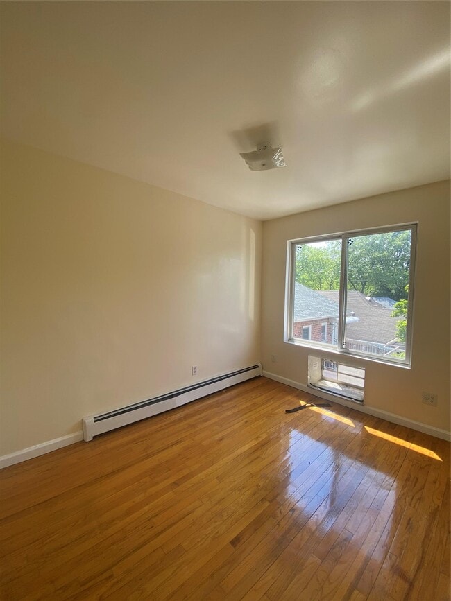 Foto del edificio - 61-46 162nd St