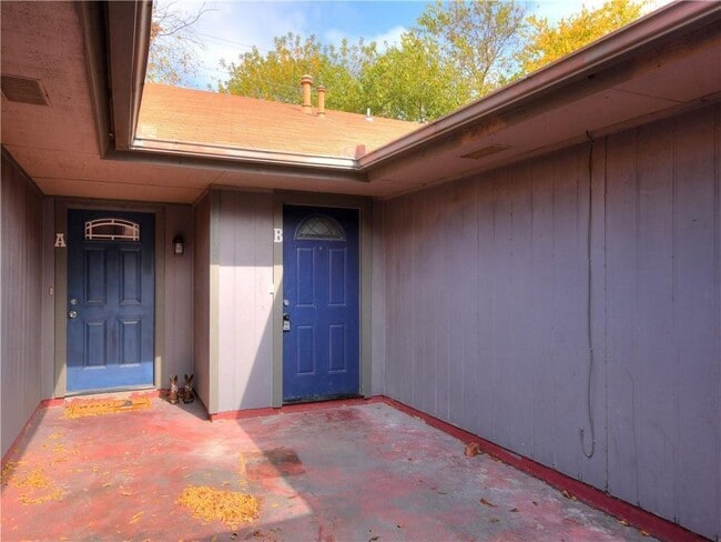 Building Photo - 804 Country Aire Dr