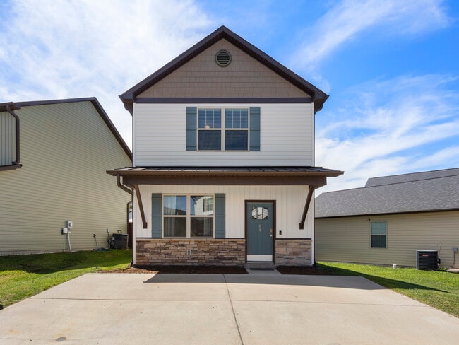 Building Photo - 84 Cardwell Ln