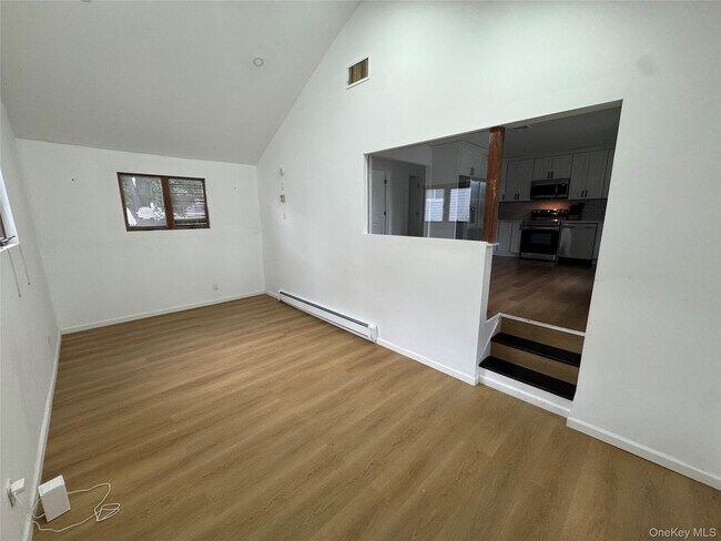 Foto del edificio - 303 Woodbury Rd