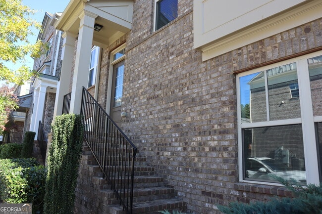 Building Photo - 561 Sunset Park Dr