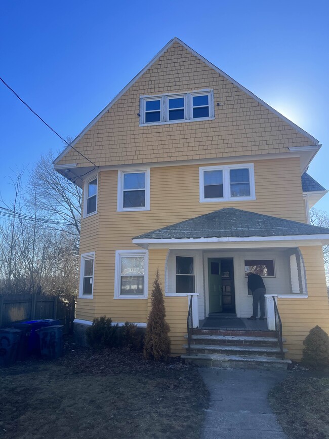Building Photo - 73 Maple St