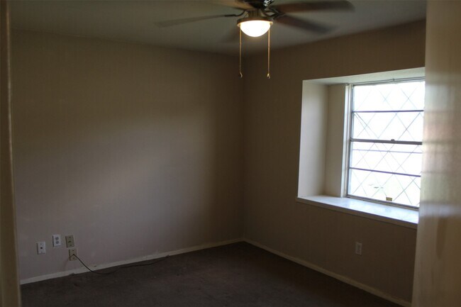 Foto del edificio - 8622 Brock Park Blvd