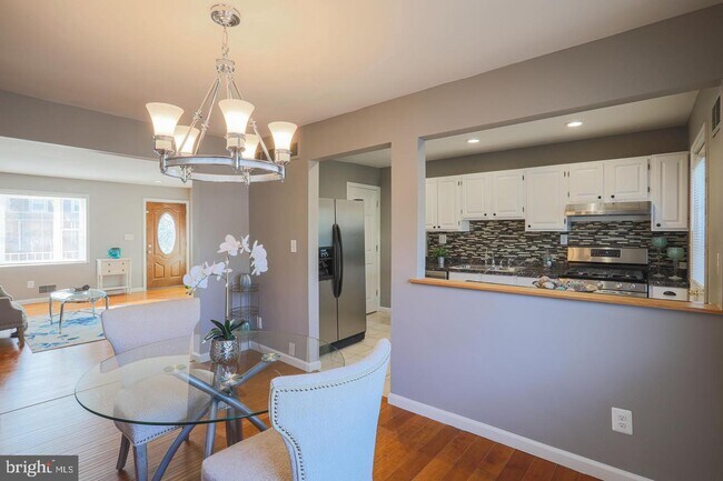 Building Photo - 2122 Sunnythorn Rd