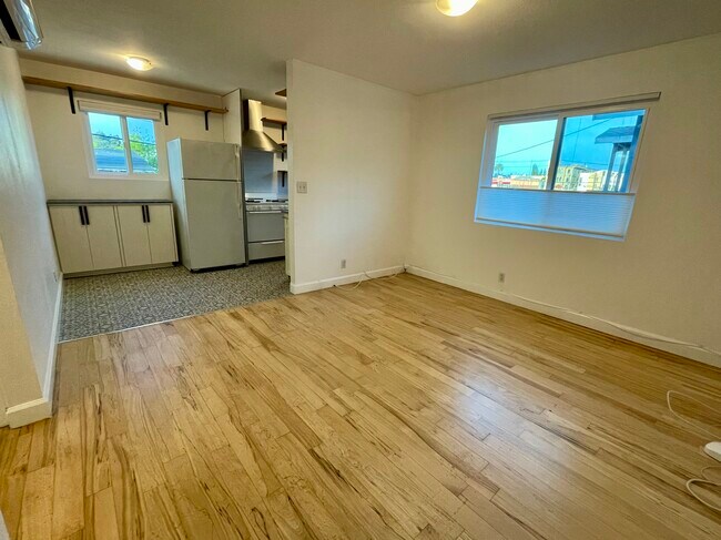 Building Photo - 2147 Santa Ynez St